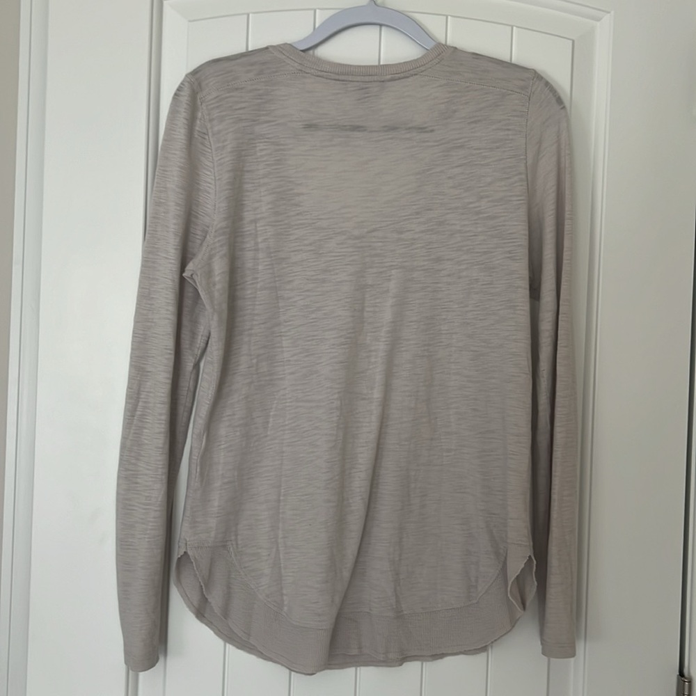 Lila P scoopneck, long sleeve, lightly, tan/off white, , stretchy, size Medium - Picture 4 of 6